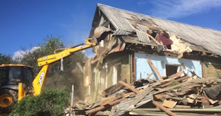 Промышленный демонтаж пристроек к дому в Луховицах | Цены от 561 руб. за м2