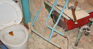 Профессиональный демонтаж перегородки ванной и туалета в Луховицах - от 561 рублей